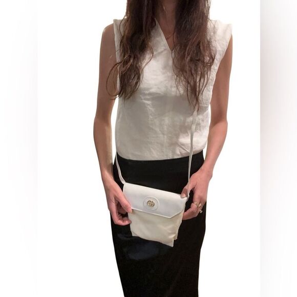 Gucci Cream Crossbody Mini Bag with Flap Closure - Picture 13 of 13